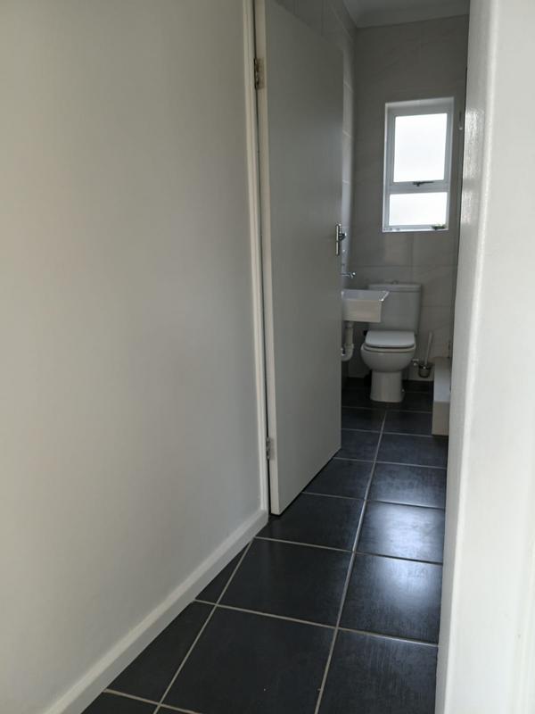 To Let 2 Bedroom Property for Rent in Vredehoek Western Cape